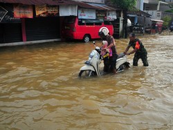 Video Banjir Rendam Permukiman di Kudus Akibat Tanggul Sungai Dawe Jebol