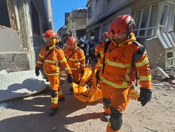 Tim SAR Indonesia Kembali Evakuasi 2 Korban Gempa Turki