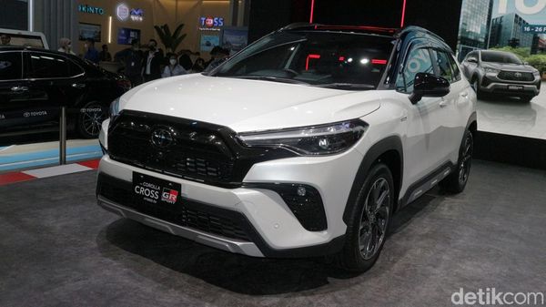 Toyota Kenalkan Varian Baru Corolla Cross Hybrid GR-S