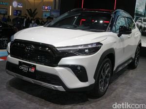 Toyota Kenalkan Varian Baru Corolla Cross Hybrid GR-S
