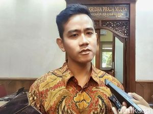 Jawaban Gibran Saat Netizen Bilang Kerjaannya Twitteran Mulu Jawaban Gibran Saat Netizen Bilang Kerjaannya Twitteran Mulu