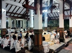 Dipimpin KH Masduqi, Kiai Sepuh NU Gelar Tahlil & Istighotsah di Makam Pendiri NU