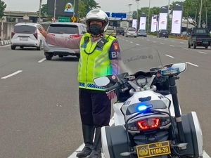 Aksi Heroik Polisi Soetta Kawal Ambulans Bawa Pasien Terjebak Macet di Tol Aksi Heroik Polisi Soetta Kawal Ambulans Bawa Pasien Terjebak Macet di Tol