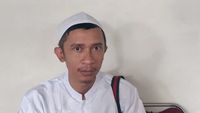 8 Transformasi Aming, Dulu Dandan Cantik Jadi Mina Kini Berpeci & Baju Koko