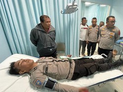 Sadisnya Pria Komodo Tebas Polisi Pakai Parang hingga 2 Jari Putus