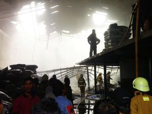 Gudang Plastik di Kalideres Terbakar, 18 Mobil Damkar Dikerahkan