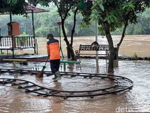 Taman Sunan Jogo Kali Milik FX Rudy Ditutup Usai Banjir Luapan Bengawan Solo Taman Sunan Jogo Kali Milik FX Rudy Ditutup Usai Banjir Luapan Bengawan Solo