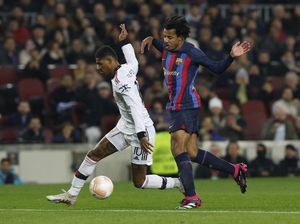 Ten Hag Kritik Wasit Usai Kounde Lolos dari Kartu Merah