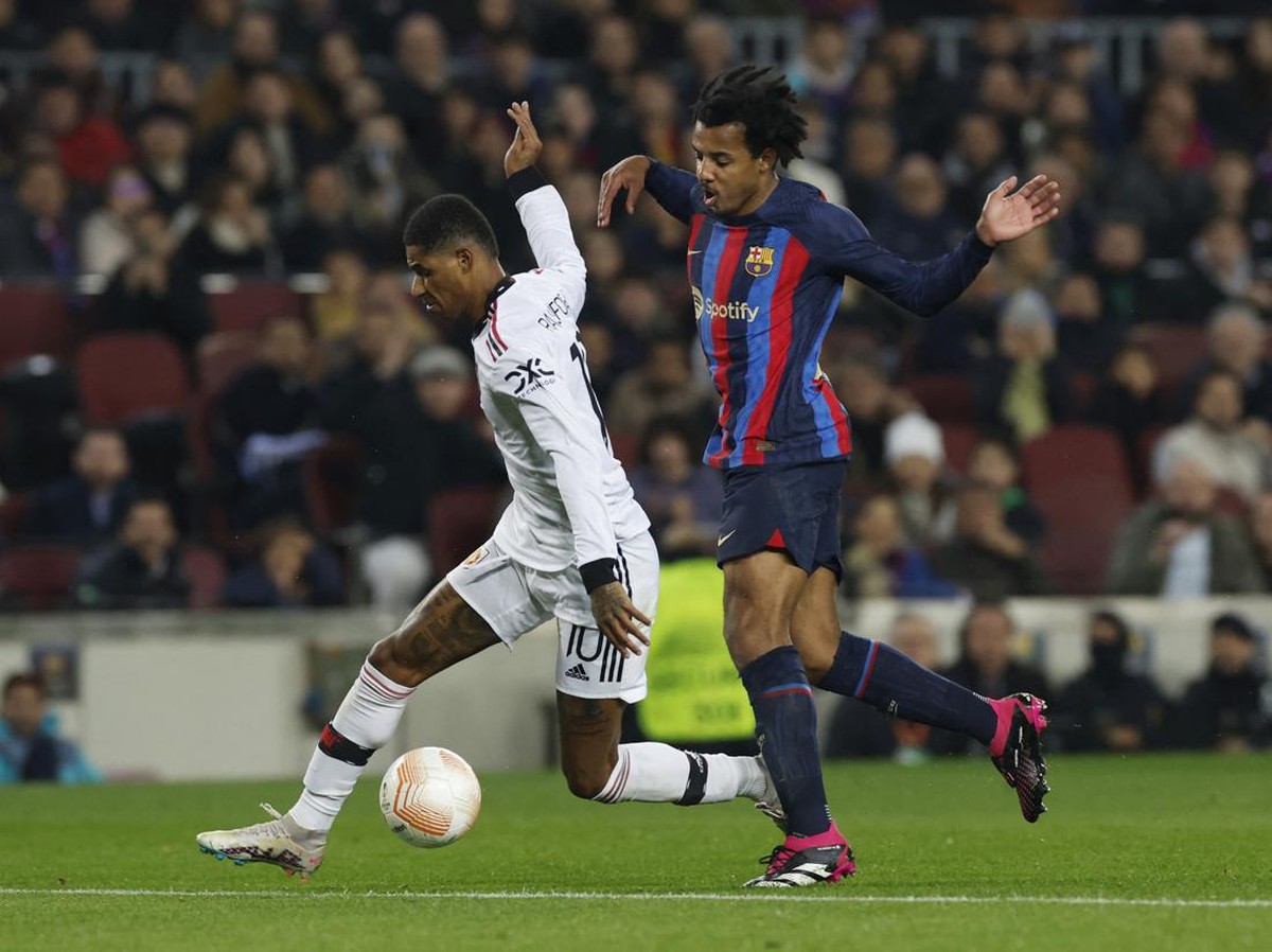 5 data-fakta Manchester United vs Barcelona. (Foto: REUTERS/ALBERT GEA)