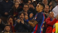 Raphinha menyelamatkan Barcelona dari kekalahan lewat golnya pada menit ke-76. AP/Joan Monfort  