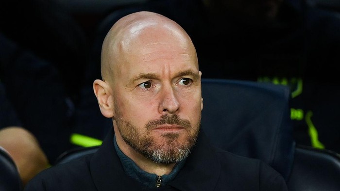 BARCELONA, SPAIN - FEBRUARY 16: Manchester United manager Erik ten Hag looks on during the UEFA Europa League knockout round play-off leg one match between FC Barcelona and Manchester United at Spotify Camp Nou on February 16, 2023 in Barcelona, Spain. (Photo by David Ramos/Getty Images)