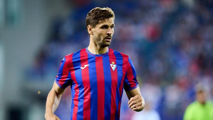 EIBAR, SPAIN - MAY 21: Fernando Llorente of SD Eibar looks on during the LaLiga Smartbank match between SD Eibar and Tenerife at Estadio Municipal de Ipurua on May 21, 2022 in Eibar, Spain. (Photo by Juan Manuel Serrano Arce/Getty Images)