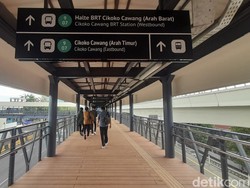 Halte TransJ St Cawang Dibuka, Penumpang Senang Bisa Lewat JPO Lintasi Tol