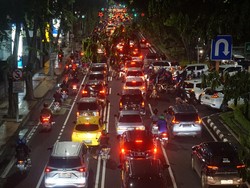 Long Weekend Berujung Super Macet Parah di Surabaya