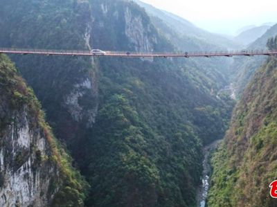 Jembatan Melayang Tanpa Pilar Ini Bikin Lutut Lemas