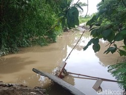Jembatan Penghubung Klaten-Sukoharjo di Wonosari Putus Diterjang Banjir