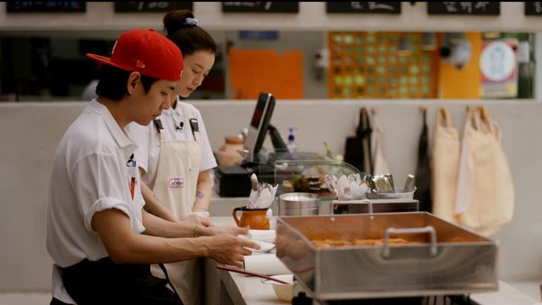 Potret Keseruan Jinnys Kitchen, Variety Show Terbaru V BTS