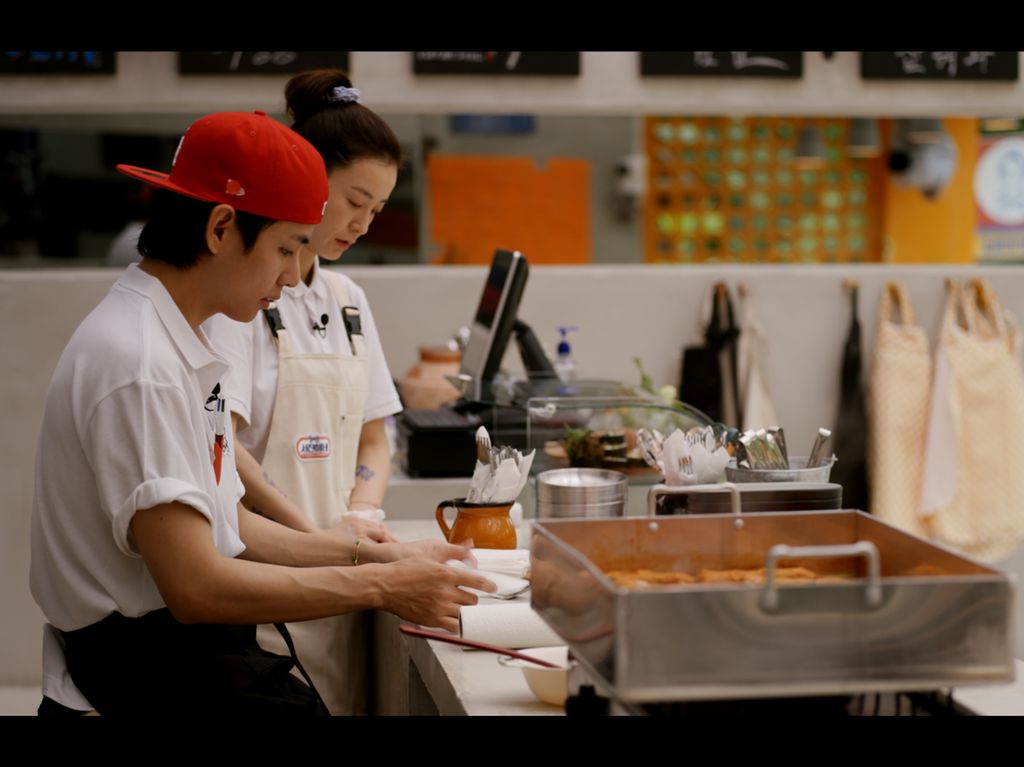 Potret Keseruan Jinnys Kitchen, Variety Show Terbaru V BTS