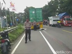 Ibu RT di Pasuruan Tewas Terlindas Trailer Saat Belok Balik Arah