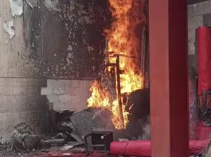 Kelenteng Tertua di Surabaya Terbakar, Api dari Lilin Sambar Lemari Kayu