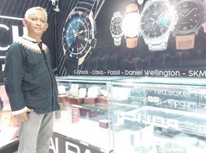 Toko Jam Tangan di Gresik Dibobol Maling, Korban Rugi Rp 100 Juta Toko Jam Tangan di Gresik Dibobol Maling, Korban Rugi Rp 100 Juta