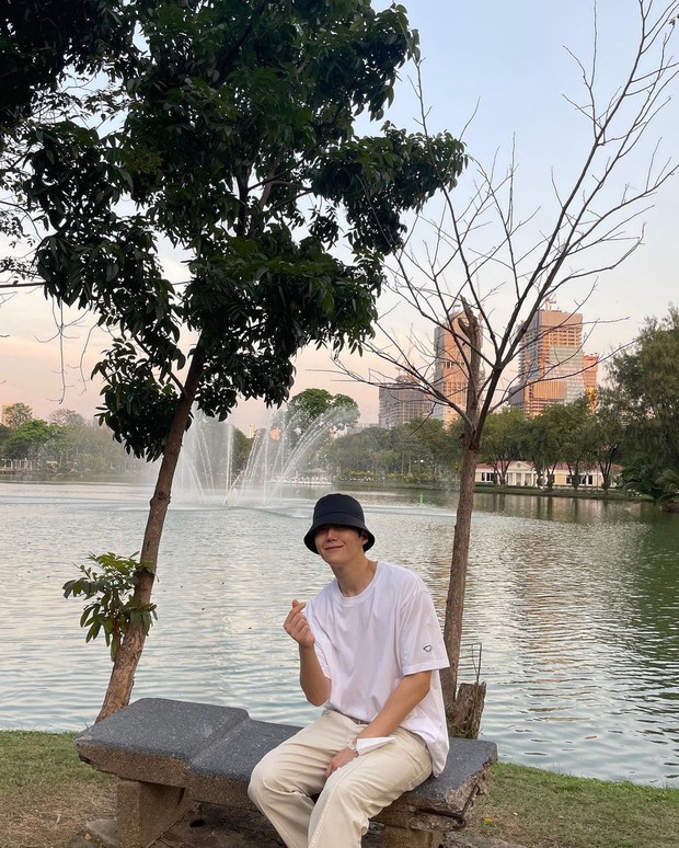 Kim Seon Ho Keliling Kota Bangkok Sebelum Fan Meeting Berlangsung/Foto: Instagram.com/kimseonho_staff.dairy Kim Seon Ho Keliling Kota Bangkok Sebelum Fan Meeting Berlangsung