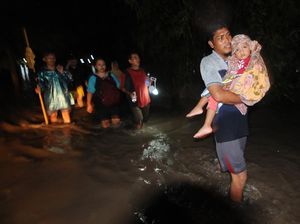 Klaten Masih Direndam Banjir, Warga Akhirnya Dievakuasi Klaten Masih Direndam Banjir, Warga Akhirnya Dievakuasi