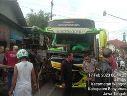 Kecelakaan Adu Banteng Bus Wisata Vs Truk Tangki di Wangon Banyumas