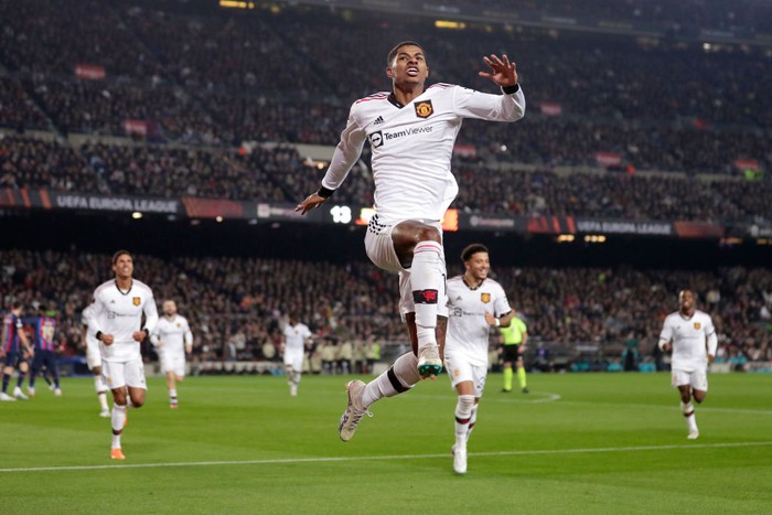 BARCELONA, SPAIN - FEBRUARY 16:  Marcus Rashford of Manchester United celebrates 1-2 during the UEFA Europa League   match between FC Barcelona v Manchester United at the Spotify Camp Nou on February 16, 2023 in Barcelona Spain (Photo by David S. Bustamante/Soccrates/Getty Images)