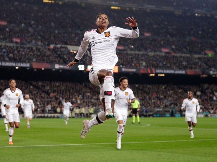 BARCELONA, SPAIN - FEBRUARY 16:  Marcus Rashford of Manchester United celebrates 1-2 during the UEFA Europa League   match between FC Barcelona v Manchester United at the Spotify Camp Nou on February 16, 2023 in Barcelona Spain (Photo by David S. Bustamante/Soccrates/Getty Images)