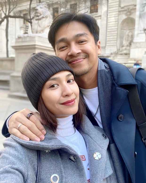 Mikha Tambayong dan Deva Mahenra/ Foto: Instagram/miktambayong Mikha Tambayong dan Deva Mahenra di New York, Amerika Serikat