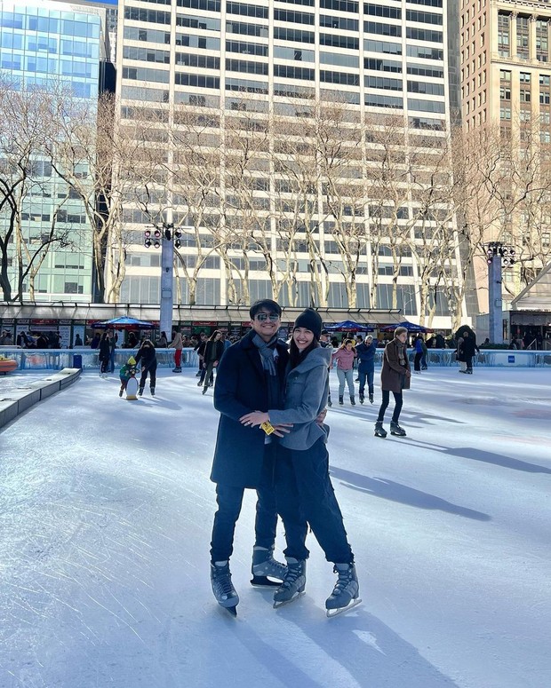 Mikha Tambayong dan Deva Mahenra/ Foto: Instagram/miktambayong Mikha Tambayong dan Deva Mahenra di New York, Amerika Serikat