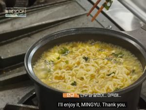 Racikan Mie Instan ala Mingyu Seventeen, Begini Cara Membuatnya Racikan Mie Instan ala Mingyu Seventeen, Begini Cara Membuatnya