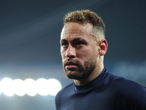 Neymar Absen di Laga PSG, eh Malah Nonton F1 Neymar Absen di Laga PSG, eh Malah Nonton F1