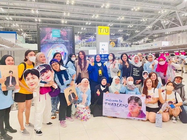 Penggemar Dari Indonesia Turut Mengantar Kim Seon Ho Kembali Ke Korea/Foto: Instagram.com/kimseonho_ina Penggemar Dari Indonesia Turut Mengantar Kim Seon Ho Kembali Ke Korea