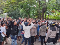 Akhirnya Reda! Suporter-Polisi Sempat 2 Kali Ricuh di Jatidiri Semarang