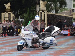 Lihainya Polisi Atraksi Kuda Besi di Depan Pelajar Subang