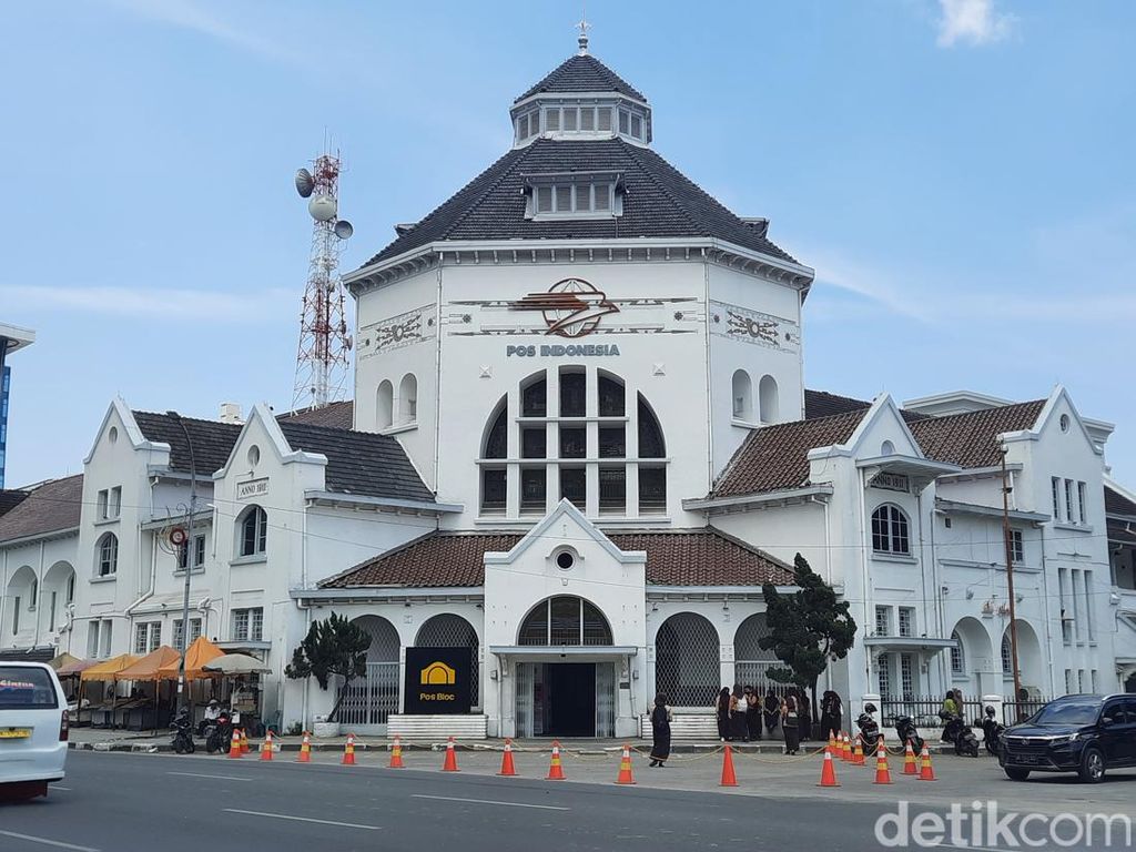 Sensasi Nongkrong ala Anak Gaul Medan di Gedung Berusia 111 Tahun Sensasi Nongkrong ala Anak Gaul Medan di Gedung Berusia 111 Tahun