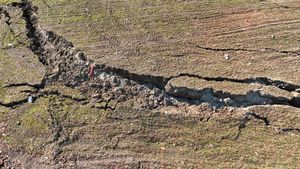 Potret Aerial Rekahan Bumi Imbas Gempa Turki M7,8