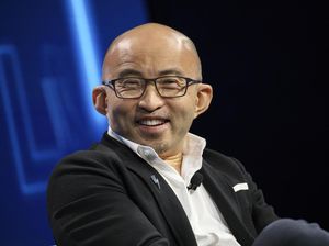 Potret Miliarder Sekaligus Bankir Paling Tenar di China yang Tiba-tiba Hilang Potret Miliarder Sekaligus Bankir Paling Tenar di China yang Tiba-tiba Hilang