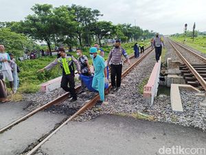 Pria Tanpa Identitas Tergeletak di Rel Lamongan, Diduga Tewas Tertabrak KA