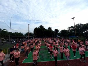 Relawan Mak Ganjar Jatim Ajak Warga Hidup Sehat Lewat Senam Massal