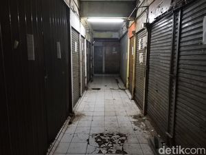Sepi Sunyi Pasar Tanah Abang Blok G, Lantai 2-3 Bak Rumah Hantu Sepi Sunyi Pasar Tanah Abang Blok G, Lantai 2-3 Bak Rumah Hantu