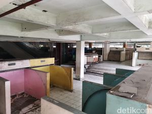 Pasar Tanah Abang Blok G Sepi Banget, Pedagang Balik Jualan di Trotoar Pasar Tanah Abang Blok G Sepi Banget, Pedagang Balik Jualan di Trotoar