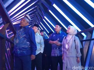 Sky Walk Tengku Buwang Asmara, Spot Baru Nikmati Istana Siak Malam Hari Sky Walk Tengku Buwang Asmara, Spot Baru Nikmati Istana Siak Malam Hari