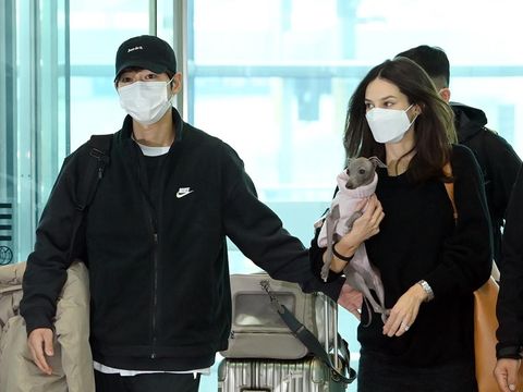 Song Joong Ki dan Katy Louise Saunders