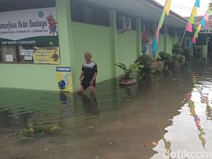 SMPN 6 Solo Terendam Banjir, Kepsek: Tertinggi Sejak 6 Tahun Lalu