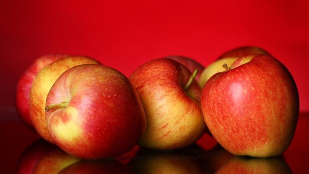 Fakta mengenai jus apel yang bisa ratakan perut buncit/