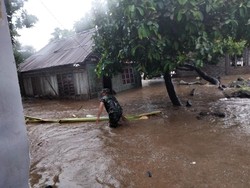 150 Rumah di Bima Kebanjiran, Jalanan Berlumpur-Penuh Batang Kayu