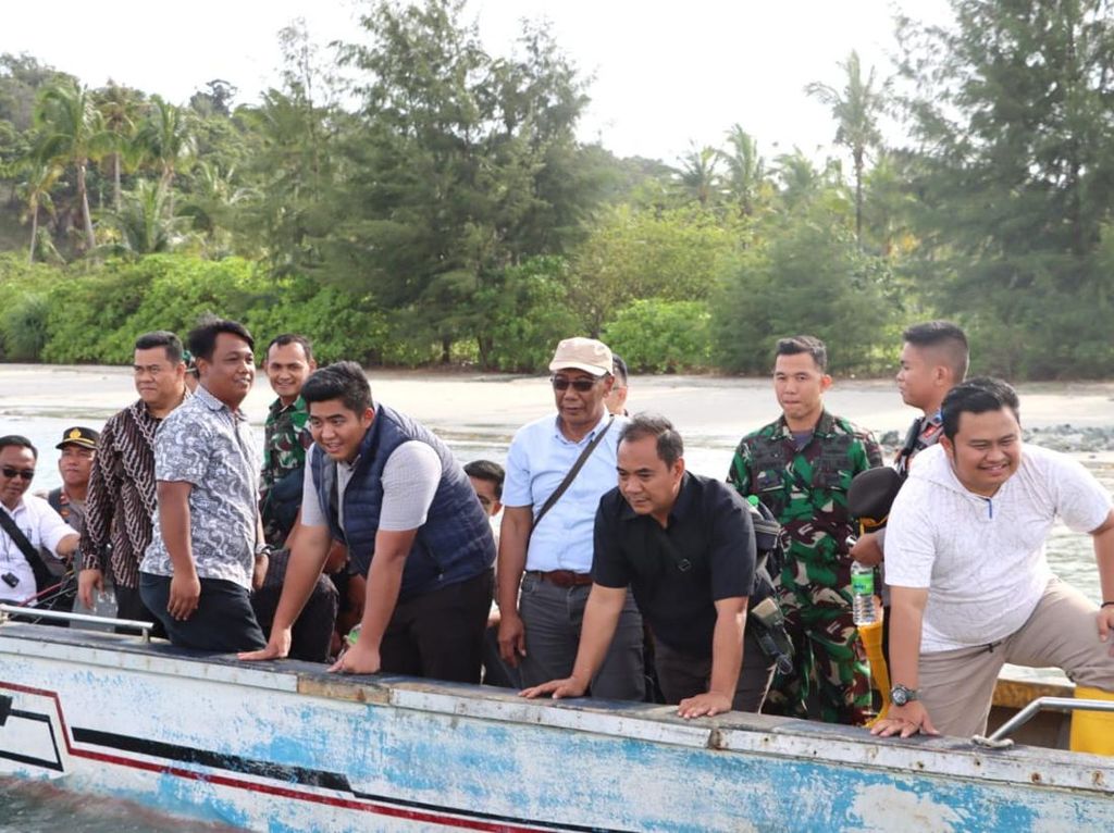 Bupati Bantah Isu Penjualan Pulau Poto Bintan Bupati Bantah Isu Penjualan Pulau Poto Bintan
